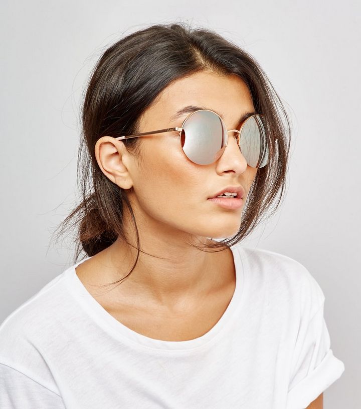 lunettes-de-soleil-rondes-rose-or-%C3%A0-verres-miroir.jpg