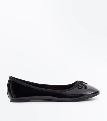 wide width pointed heels