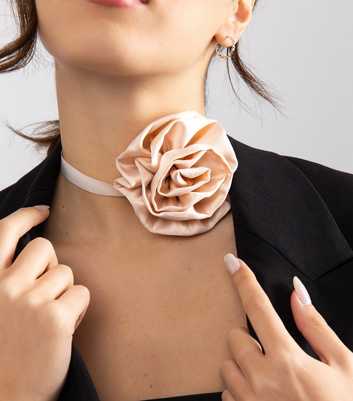 Freedom Pale Pink Flower Corsage Choker