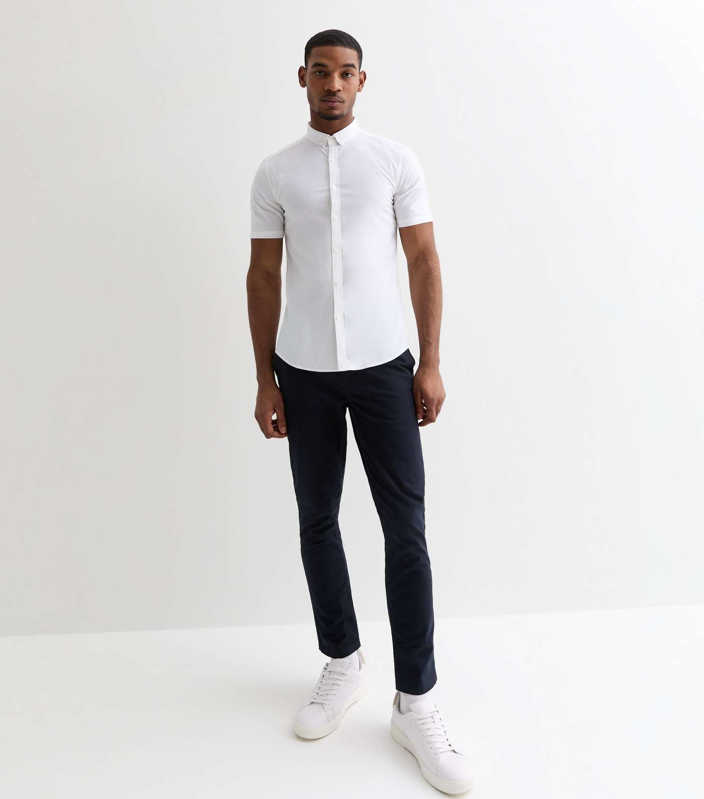 White Short Sleeve Muscle Fit Oxford Shirt Image 3