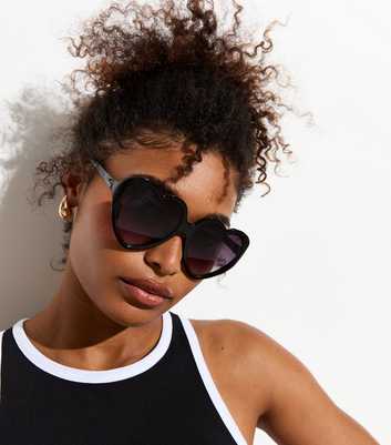 Black Heart Frame Sunglasses