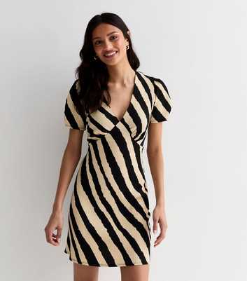 Black Diagonal Stripe Crinkle Short Sleeve Mini Dress