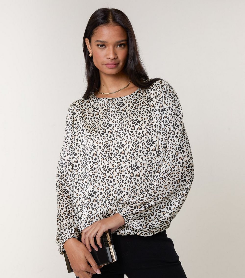Blue Vanilla Black Leopard Print Crew Neck Top