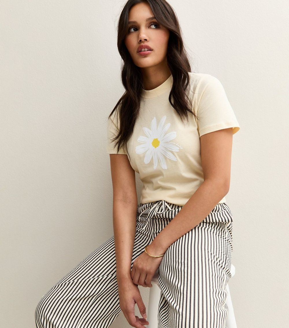 Yellow Daisy Print T