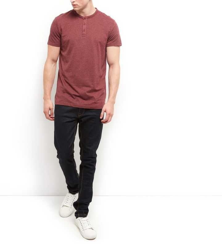 maroon collar t shirt