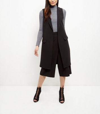 long black sleeveless jacket
