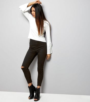 Petite Jean skinny noir taille haute dechire aux genoux New Look