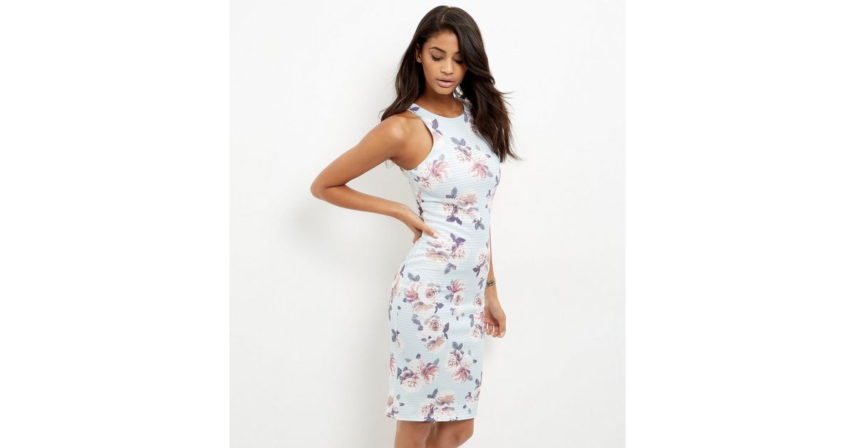 Robe New Look Taille 8 - Imprimé Fleurs, Coupe Bodycon, Sans épaule (off Shoulder), Occasion Très Bon état