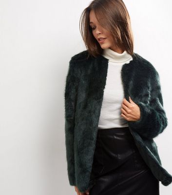 Manteau vert foncé en fausse fourrure | New Look Manteau vert foncé en fausse fourrure | New Look