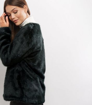 Manteau vert foncé en fausse fourrure | New Look Manteau vert foncé en fausse fourrure | New Look