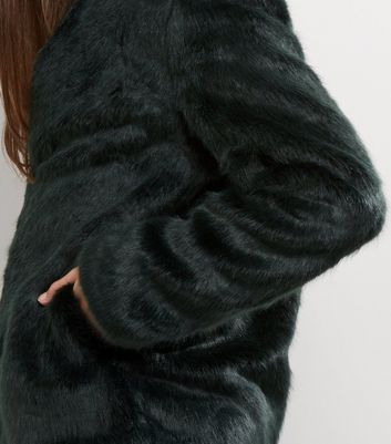Manteau vert foncé en fausse fourrure | New Look Manteau vert foncé en fausse fourrure | New Look