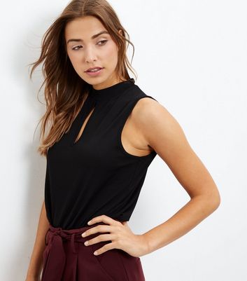 keyhole neck top