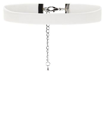 white velvet choker