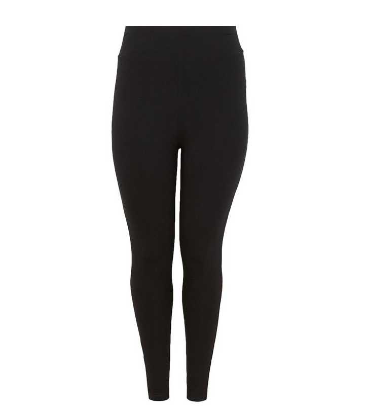 https://media3.newlookassets.com/i/newlook/524432201M9/womens/clothing/loungewear/curves-black-high-waist-leggings.jpg?strip=true&qlt=50&w=720