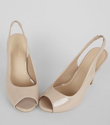 nude closed toe shoes