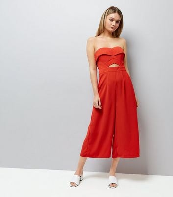 Long party jumpsuit with asymmetric red neckline | INVITADISIMA