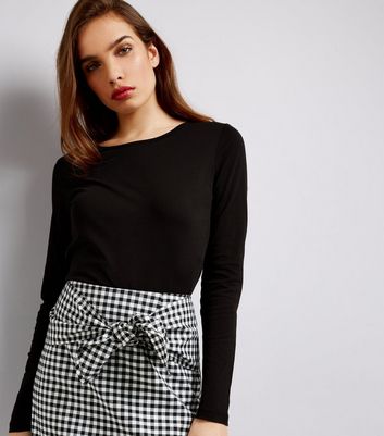 long sleeve black crew neck top