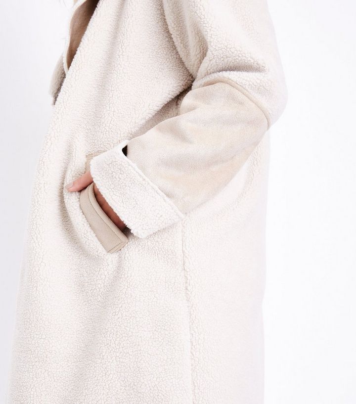Curves Manteau Longueur Xl Ecru En Imitation Peau De Mouton New Look