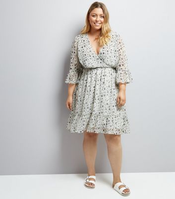 Curves Cream Floral Print Flute Sleeve Dress New Look