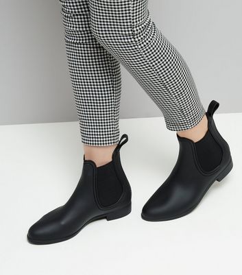 matte black wellies