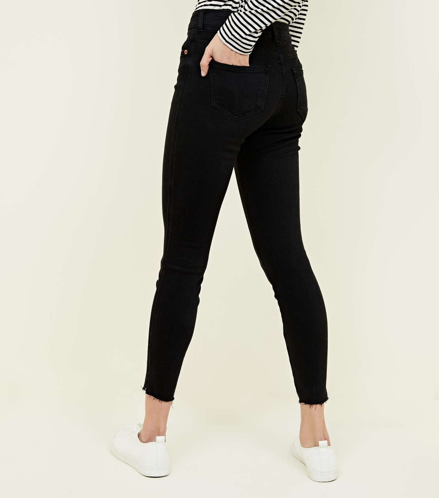 Black Frayed Hem Skinny Jenna Jeans Image 3