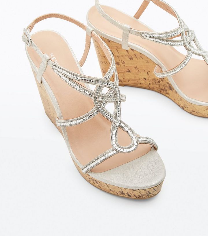 Silberfarbene Plateau Schuhe Mit Keilabsatz Aus Kork Und Strassverzierung New Look