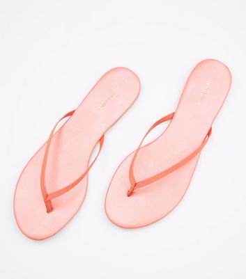 New look flip flops online