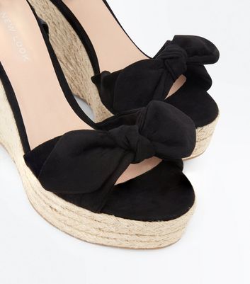 black wedges with bow
