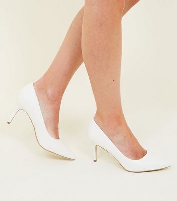 White court shoes mid on sale heel