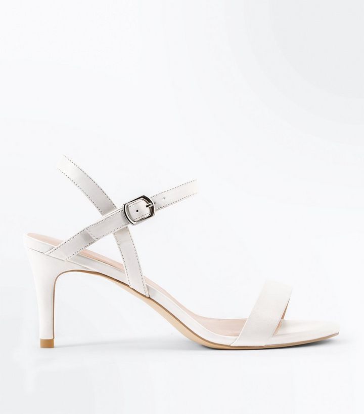 Weisse Sandalen Mit Riemchen Und Mittelhohem Absatz New Look