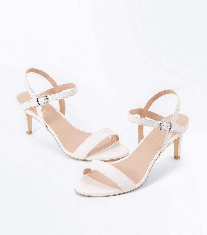 Weisse Sandalen Mit Riemchen Und Mittelhohem Absatz New Look