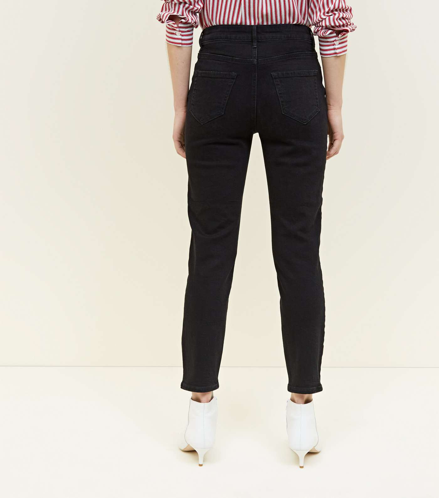 Black Cropped Relaxed Skinny Leila Jeans Image 3