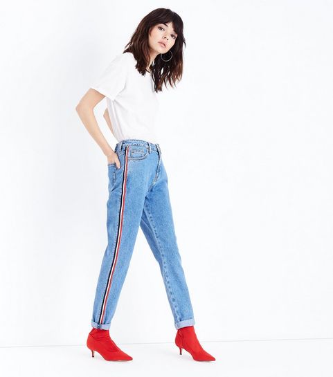 Tori – Blaue Mom Jeans mit seitlichen Streifen