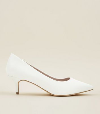En Escarpins Petits Blanc Satin À Wide Talons Mariage Cassé De Fit aWwxp