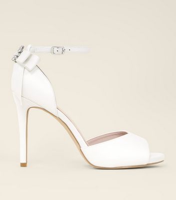 closed toe sandals wide fit
