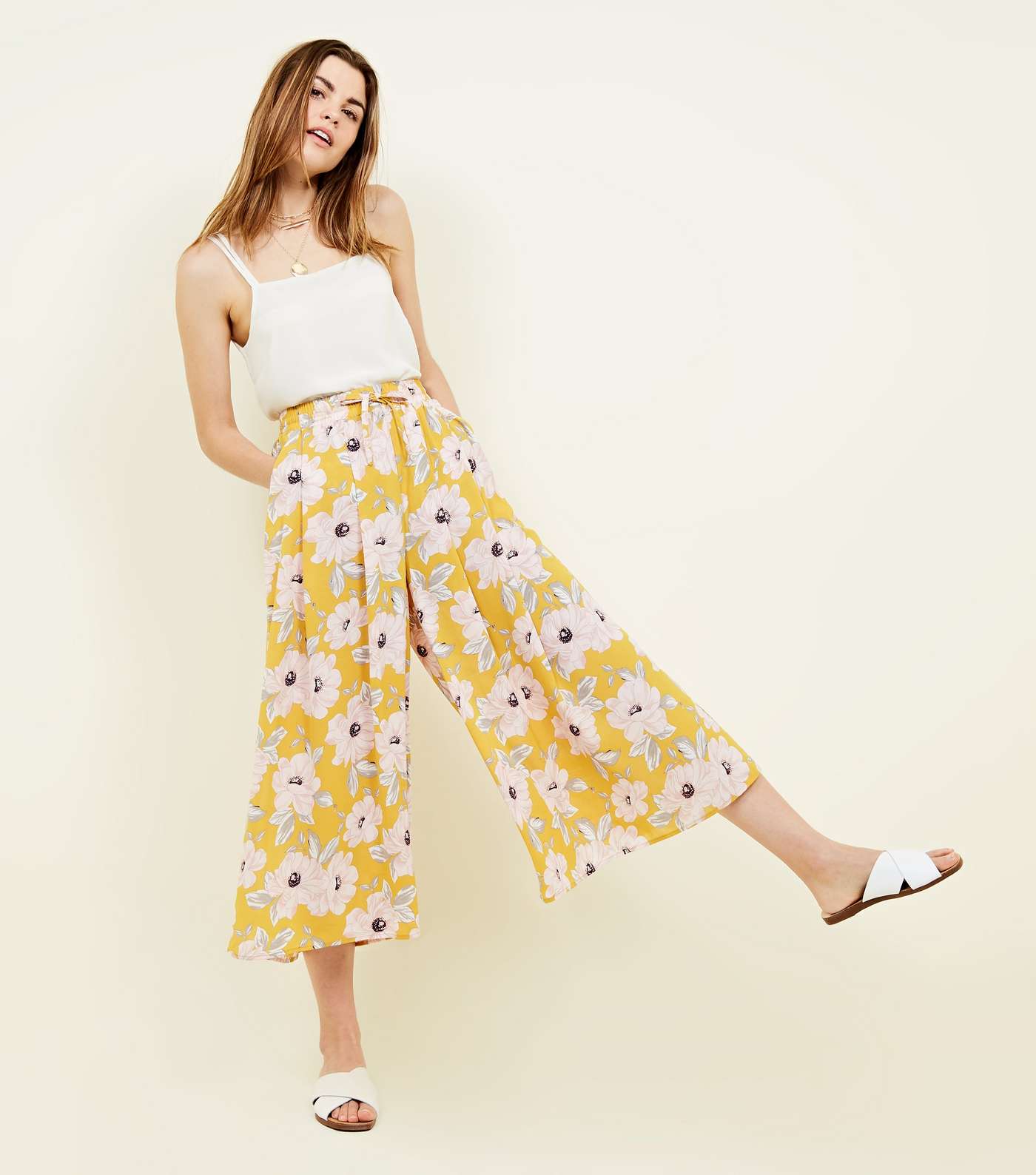 Yellow Floral Gathered Wide Leg Cropped Trousers