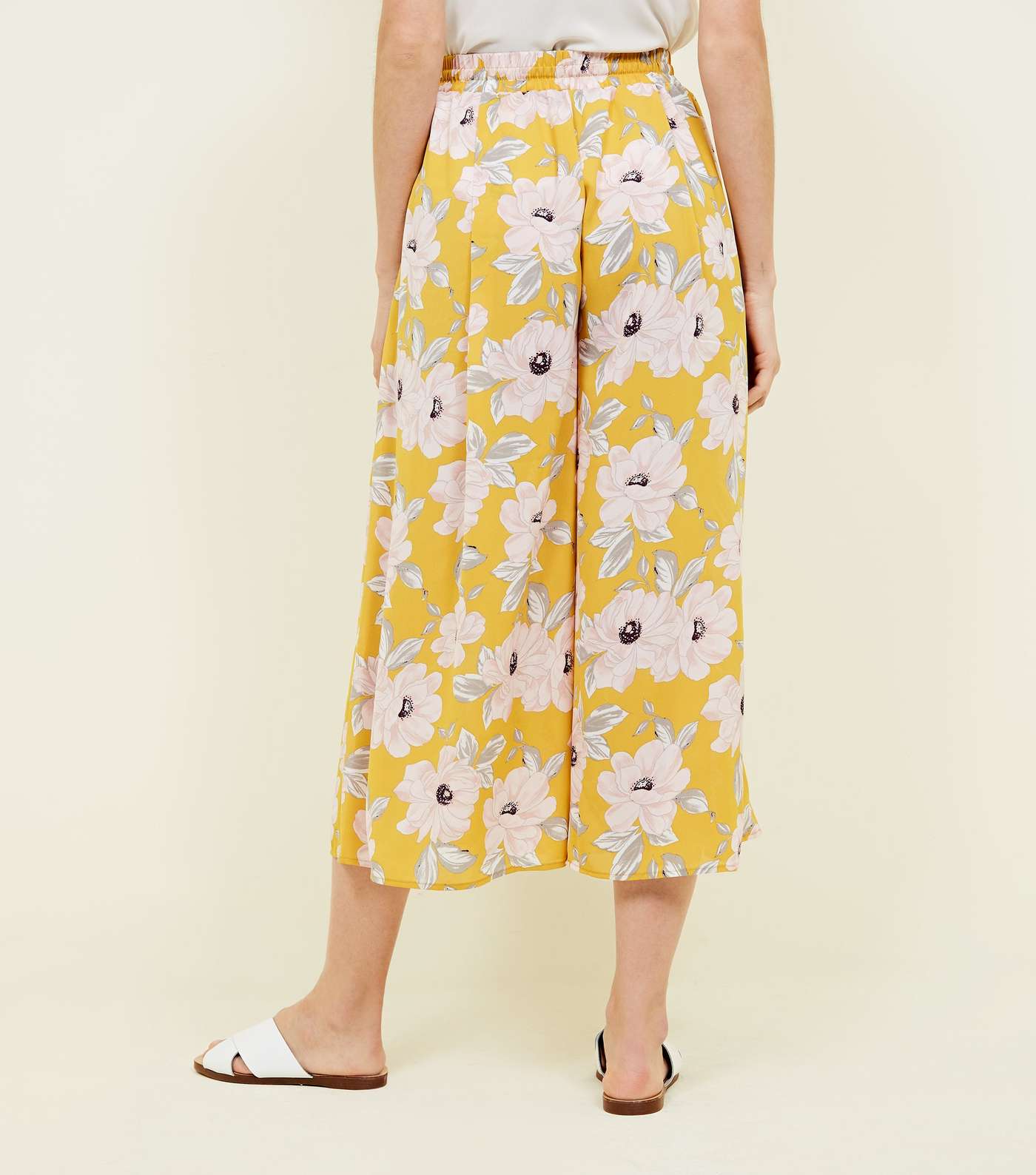 Yellow Floral Gathered Wide Leg Cropped Trousers Image 3