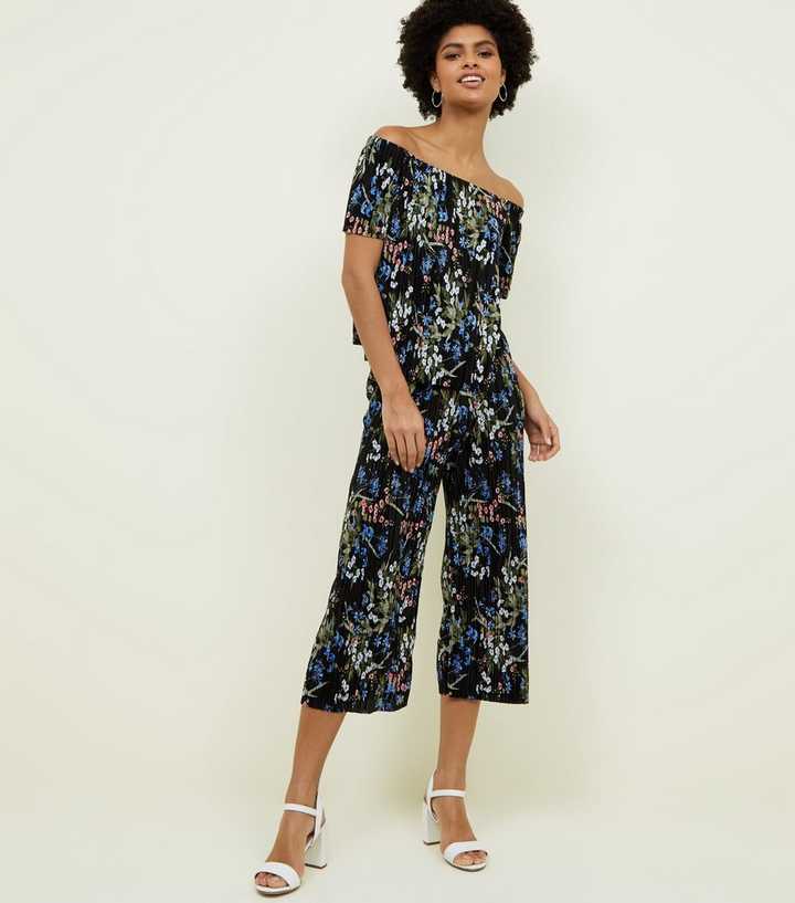 Black Floral Plissé Cropped Trousers