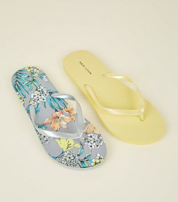2 Pack Yellow and Floral Flip Flops 