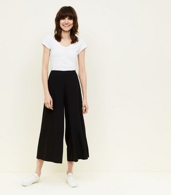 casual cropped trousers