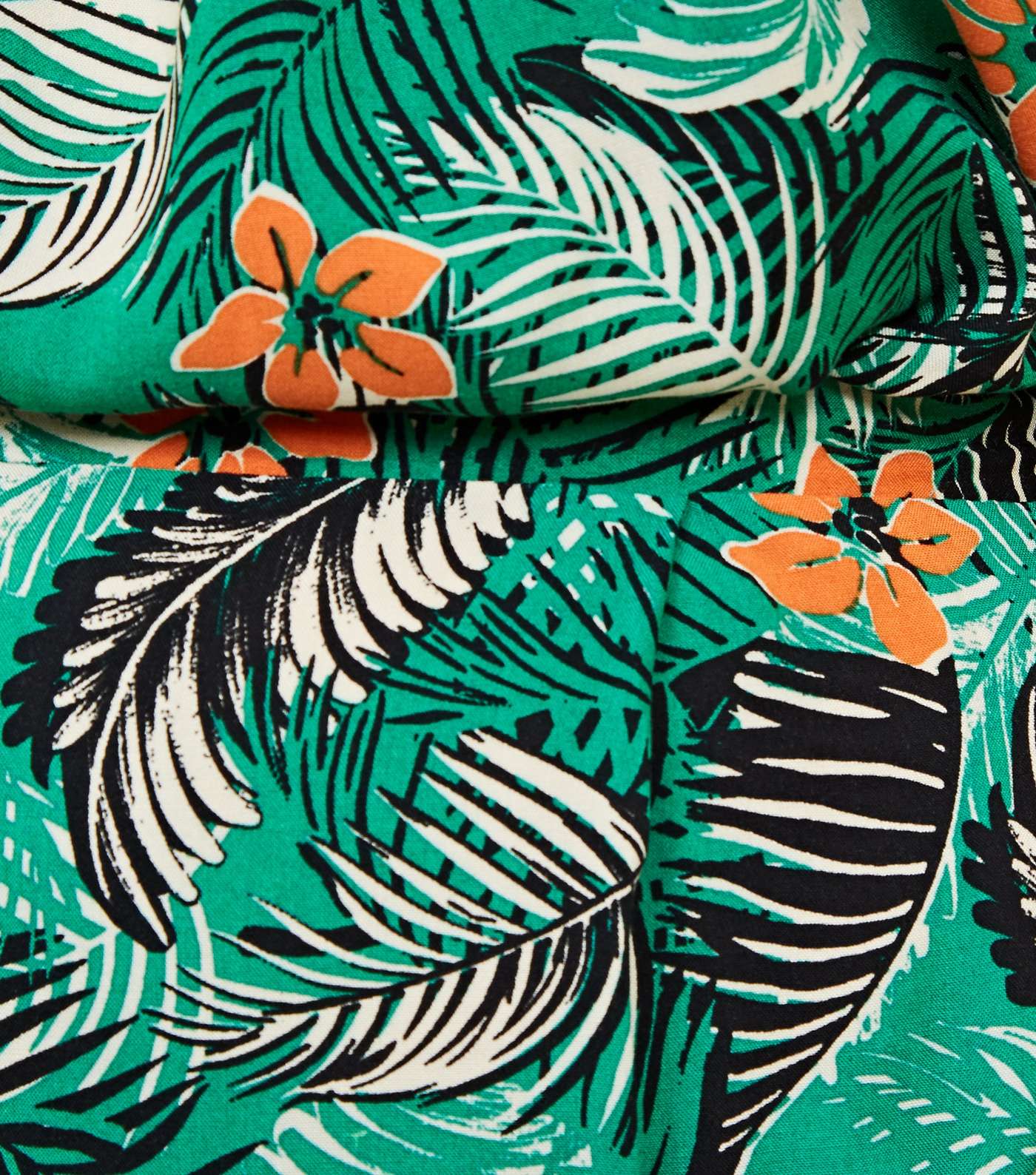 Curves Green Tropical Floral Cropped Trousers Image 6