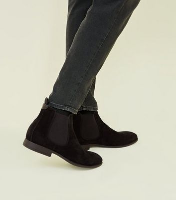 chelsea boots in black faux suede