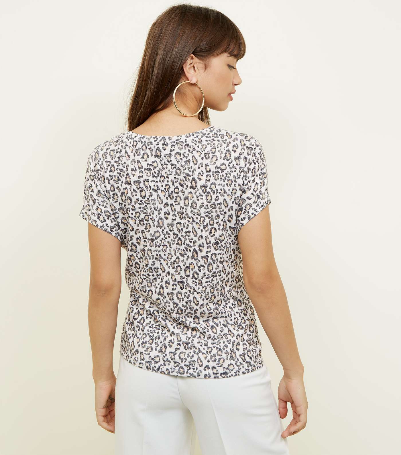 Brown Leopard Print Twist Front T-Shirt Image 3