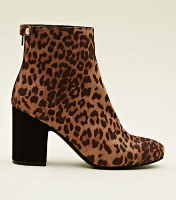 Boots ocre a imprime leopard a talon blocs New Look