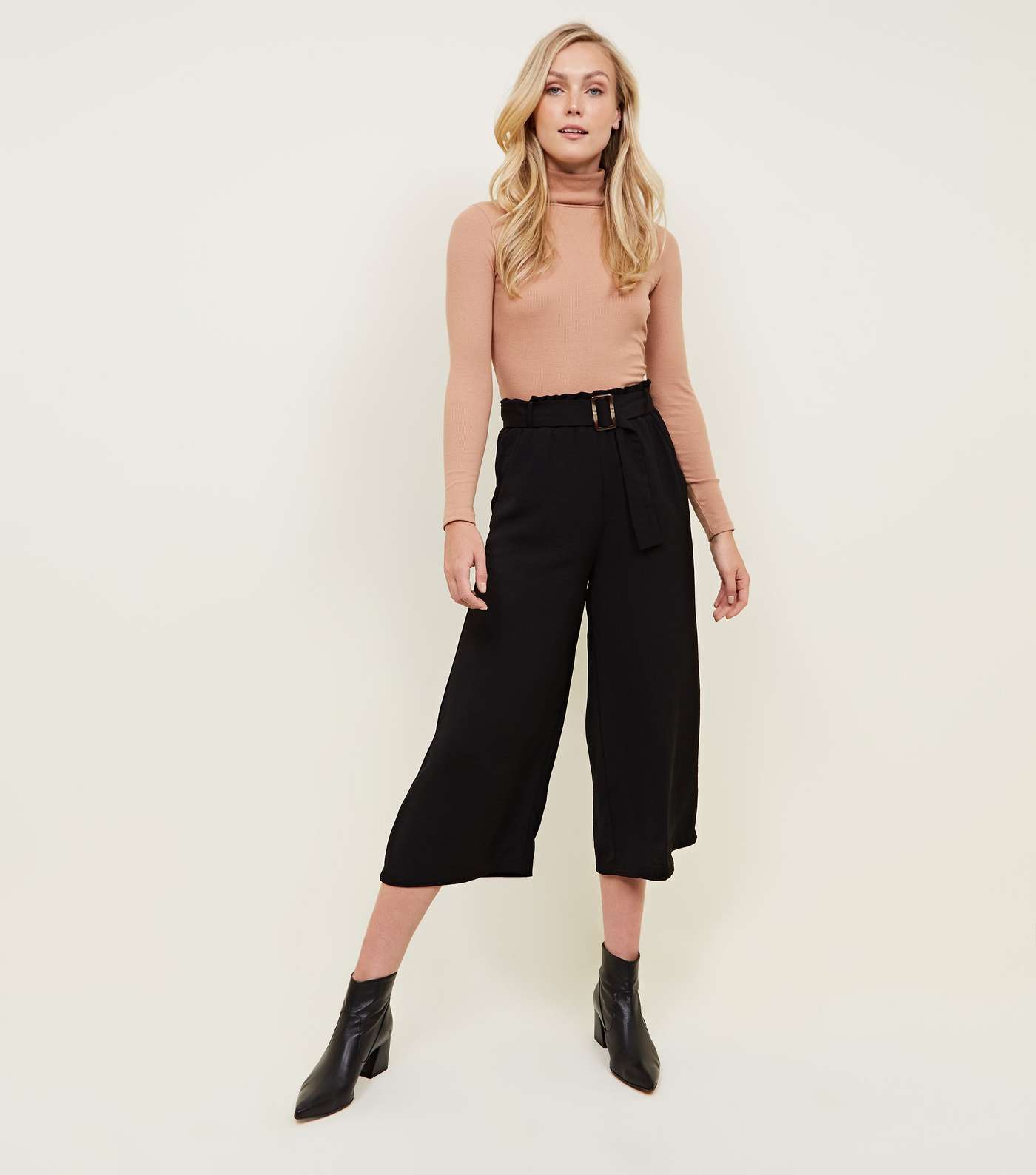 Black Cropped Waist Buckle Culottes 