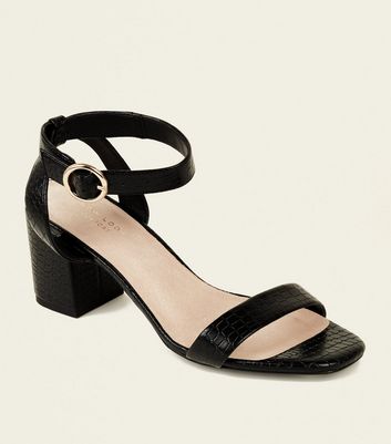 comfortable black strappy sandals