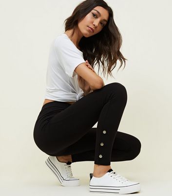 Legging noir boutonné sur les côtés 