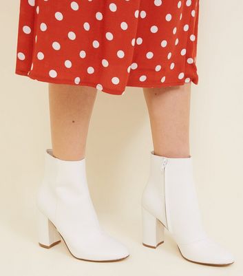 thirty two lashed 2017