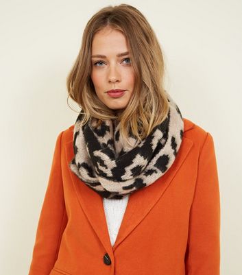 Leopard store print snood