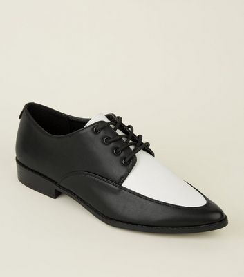 Black and White Pointed Lace Up Shoes 